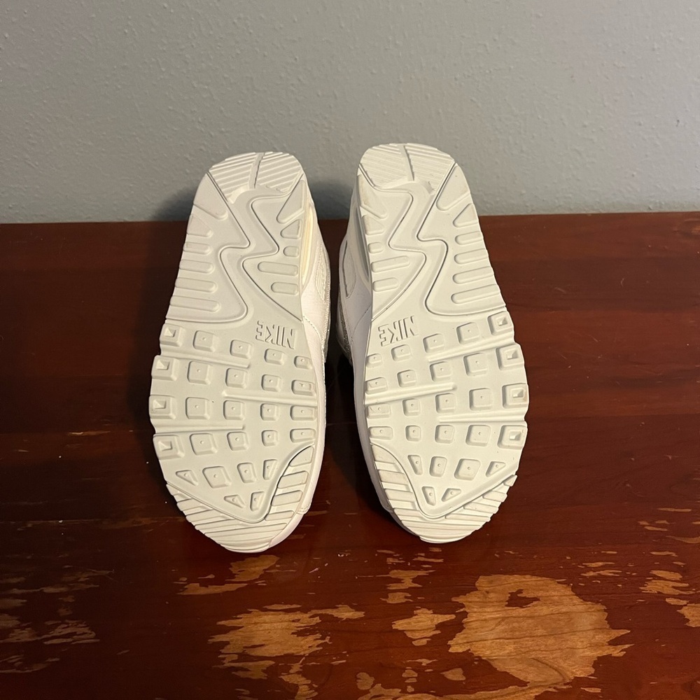 Nike White and Silver Air Max 90 Excellent Condition Pre Owned - Picture 4 of 8